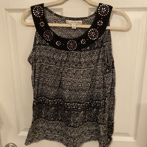 Beaded blouse. Sleeveless, black and white